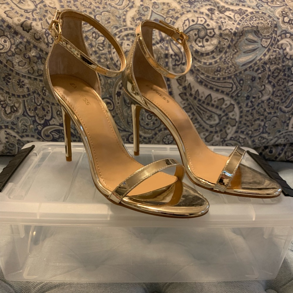 Express Thin Heeled Sandals in Gold Size 7.5
